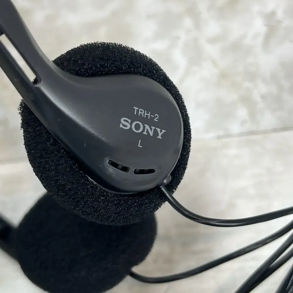 Sony SRF-39 FM/AM Walkman Portable Radio & Belt Clip W/Headphones TRH-2 Tested